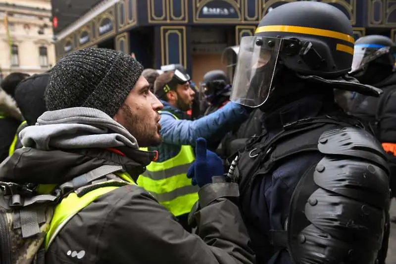 Нов закон във Франция срещу протестите