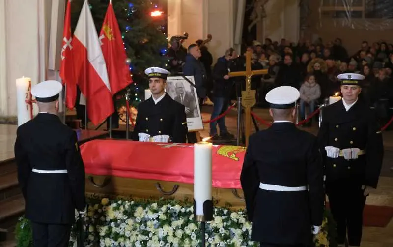 Полша е в траур. Погребват убития кмет на Гданск
