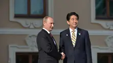 Путин преговаря 3 часа с японския премиер. Имало още много работа