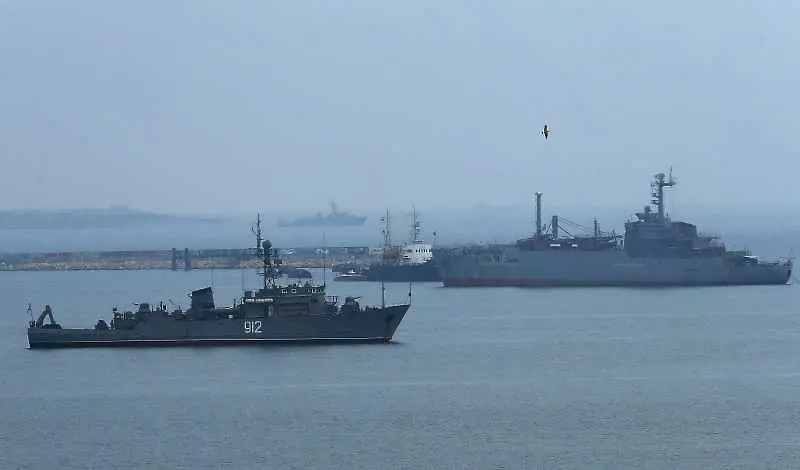 Москва предупреди: Американските бойни кораби в Черно море трябва да стоят далече от руските брегове