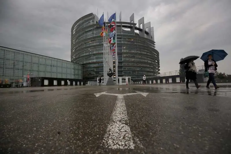  Управляващите в Италия с кампания срещу офиса на Европарламента в Страсбург. Струвал прекалено скъпо на данъкоплатците
