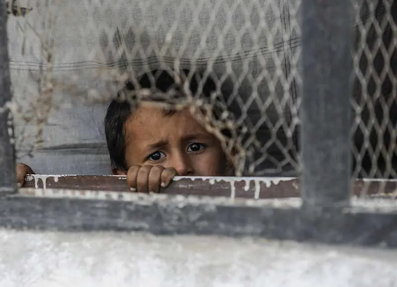 Близо 11 000 деца бедстват заради поройни дъждове в Сирия