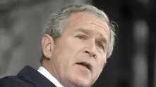 Джордж Буш почерпи с пица охраната си, която работи без заплата