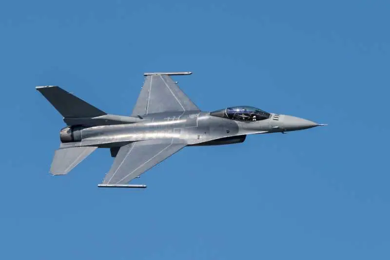 Дебатите приключиха, парламентът разпореди да се започнат преговори със САЩ за купуване F-16