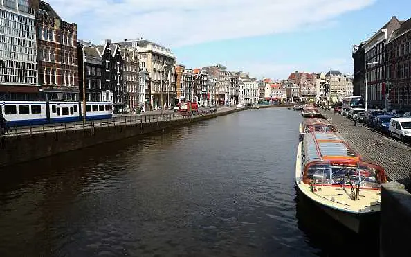 Прочутите канали в Амстердам се рушат, имат нужда от спешен ремонт