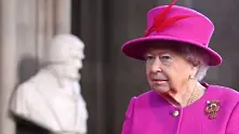 Кралица Елизабет Втора одобри закон, забраняващ снимането под полите на жените
