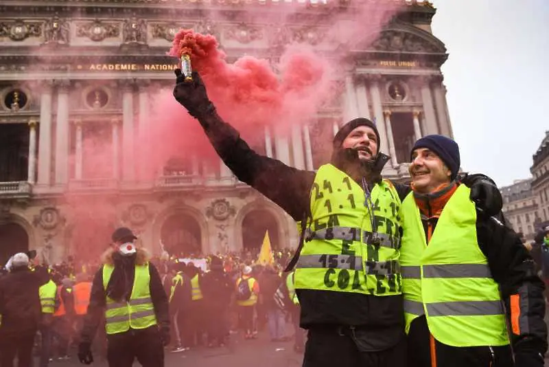 Над 50 хил. души участваха във вчерашния протест на „Жълтите жилетки“ във Франция