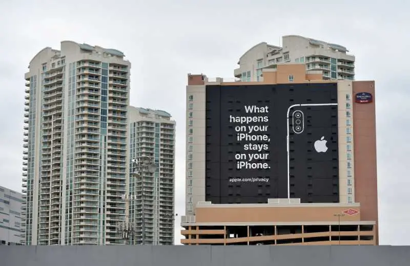 Apple призна за бъг в iPhone, с който е могло да се подслушва друг телефон