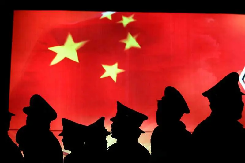 Китай хвърли в затвора водещ адвокат по правата на човека