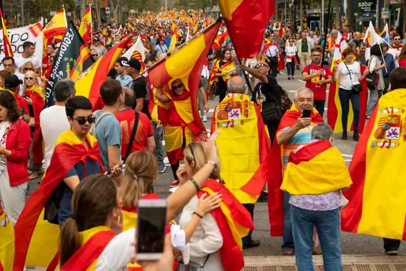 Стотици хиляди протестираха в Барселона под лозунга Самоопределението не е престъпление