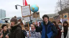 Хиляди ученици скандират в Хамбург на протест срещу климатичните промени