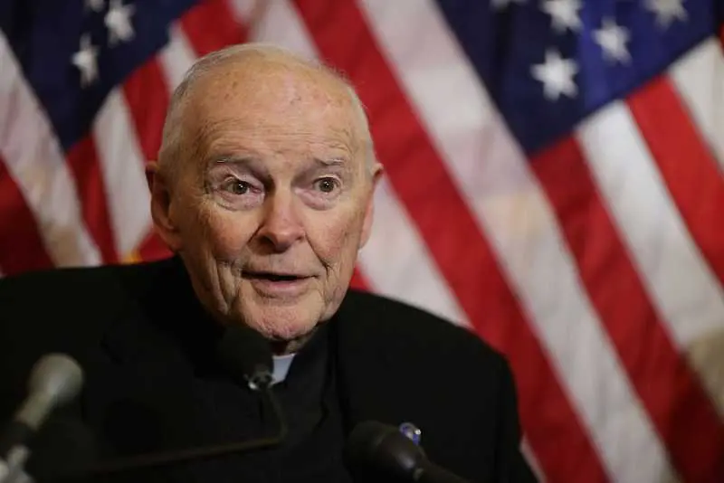 Ватиканът лиши от духовен сан бившия архиепископ на Вашингтон