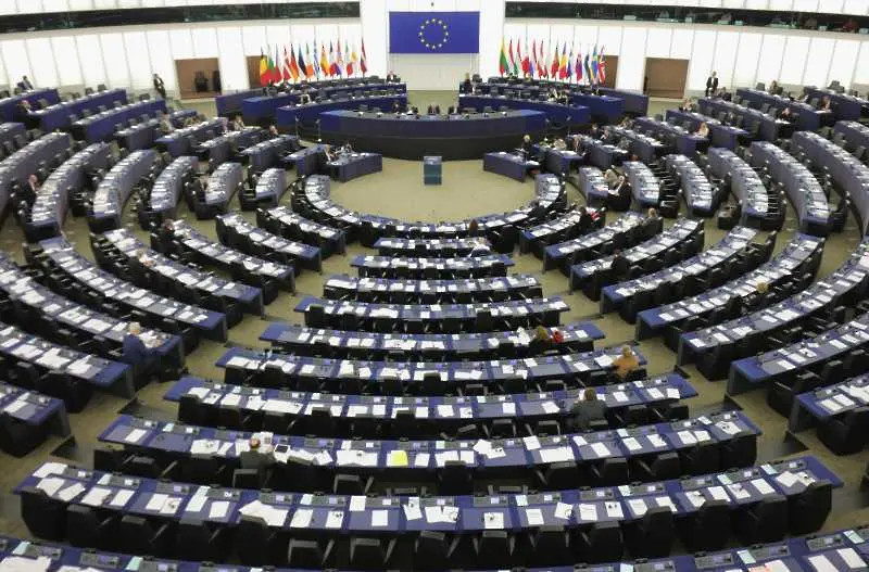 ЕНП и социалистите губят мнозинството в Европарламента по първи прогнози