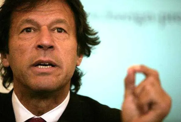 Премиерът на Пакистан призова Индия към диалог след размяната на въздушни удари