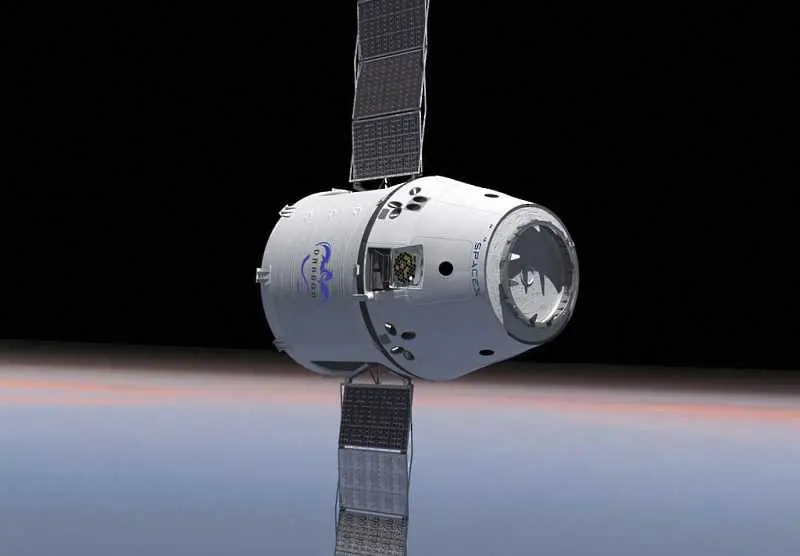 Капсулата Дракон на SpaceX се завръща на Земята