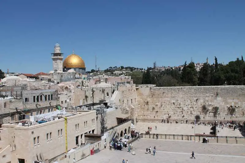 Ултраортодоксални евреи попречиха на феминистка молитва на Стената на плача
