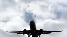 Boeing 787 с 256 пътници на борда се приземи по спешност заради дим от пилотската кабина