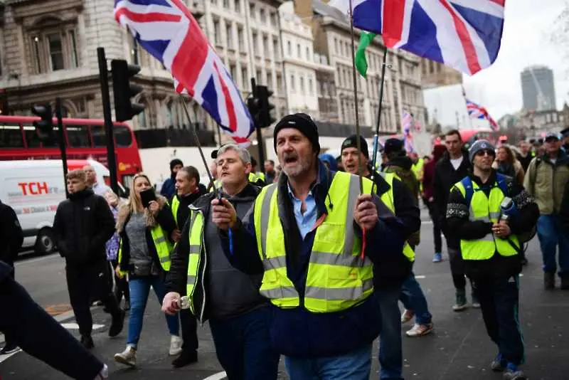 Монд: Ако Брекзит не се състои, по улиците на Великобритания може да се появят жълти жилетки