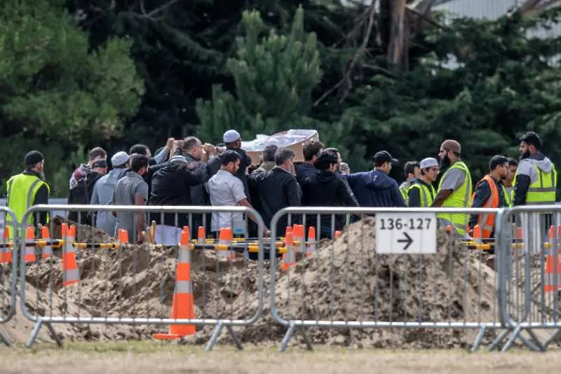 В Нова Зеландия започнаха първите погребения на жертвите на жестокия атентат