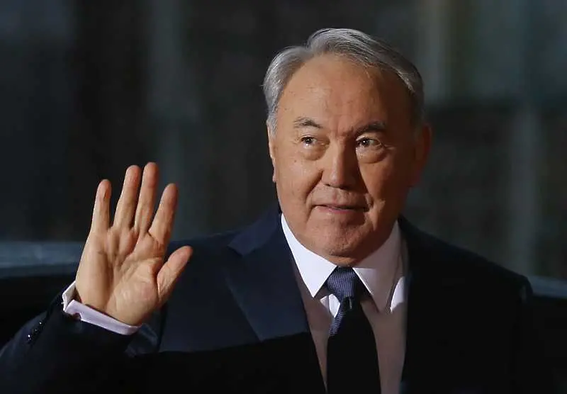 Назарбаев ще контролира Казахстан, докато е жив, предричат руски издания