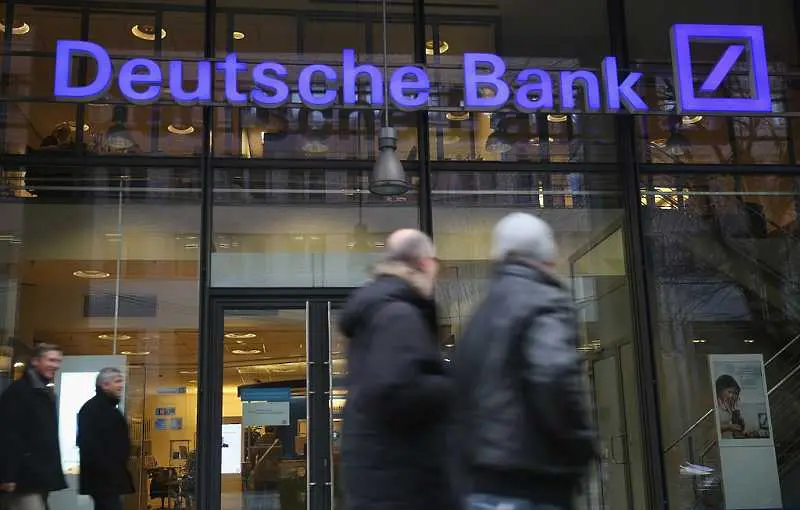 30 000 в риск да останат на улицата при сливане на двете най-големи германски банки
