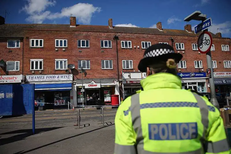 Британската полиция разследва като терористичен акт нападение с нож  в графство Съри