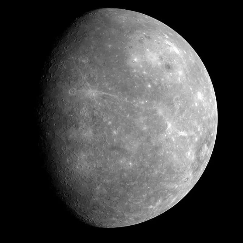 Учени: Меркурий е най-близката планета до Земята
