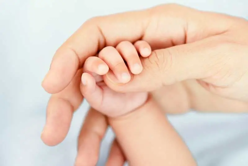 Чудото на живота: Бебе се роди след 19 опита инвитро