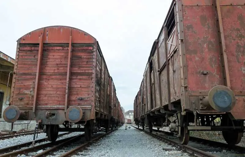 Откриха 27 нелегални имигранти в товарен вагон в Пловдив
