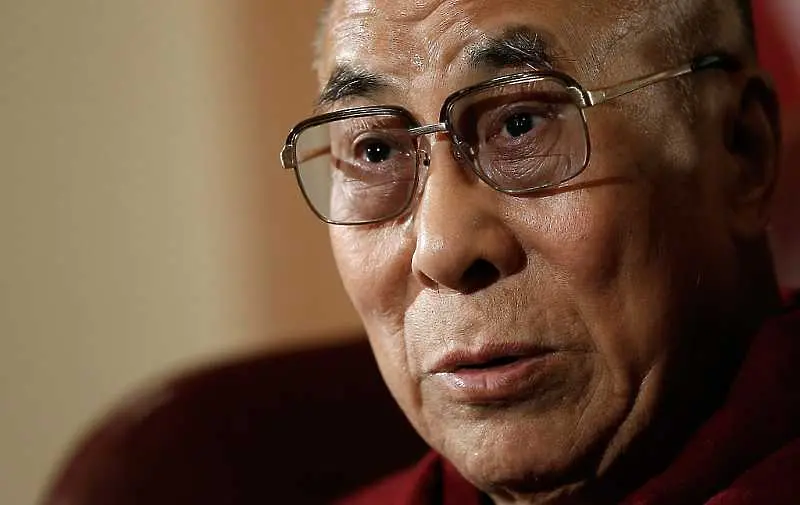 Далай Лама е приет в болница в Индия