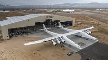 Полетя най-големият самолет в света (видео)