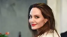 Анджелина Джоли си смени фамилията