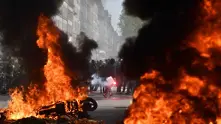 Сблъсъци и арести в Париж при нова демонстрация на жълтите жилетки (снимки)