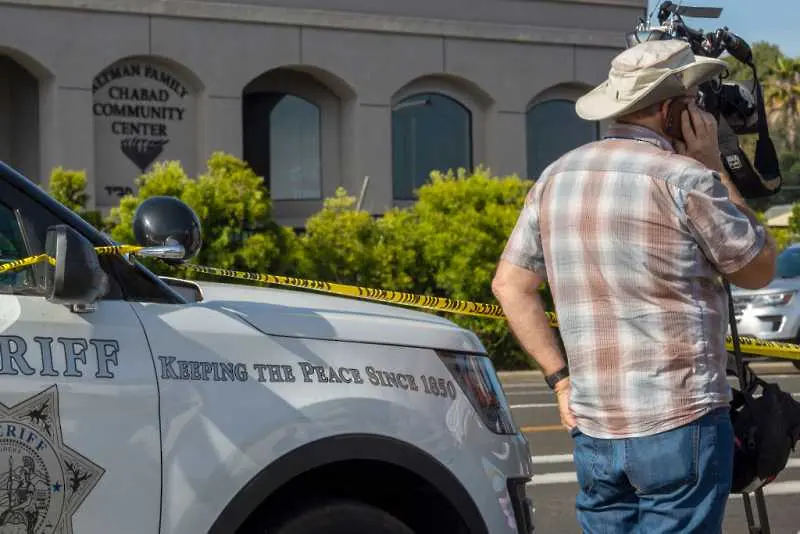 Един убит и трима ранени при стрелба в синагога в Калифорния. Нападателят е бил вдъхновен от атената в Крайстчърч