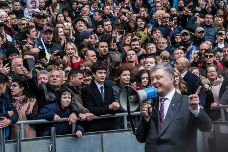 Порошенко обеща да признае резултата от президентските избори в Украйна