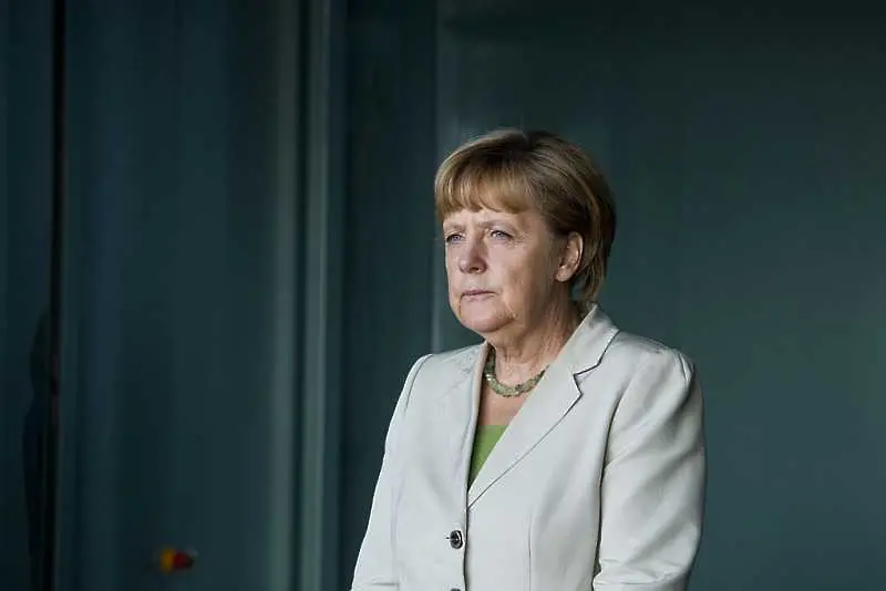Меркел се отдръпва от светлината на прожекторите за европейските избори