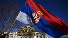 Сърбите излизат на най-масовия протест срещу Вучич