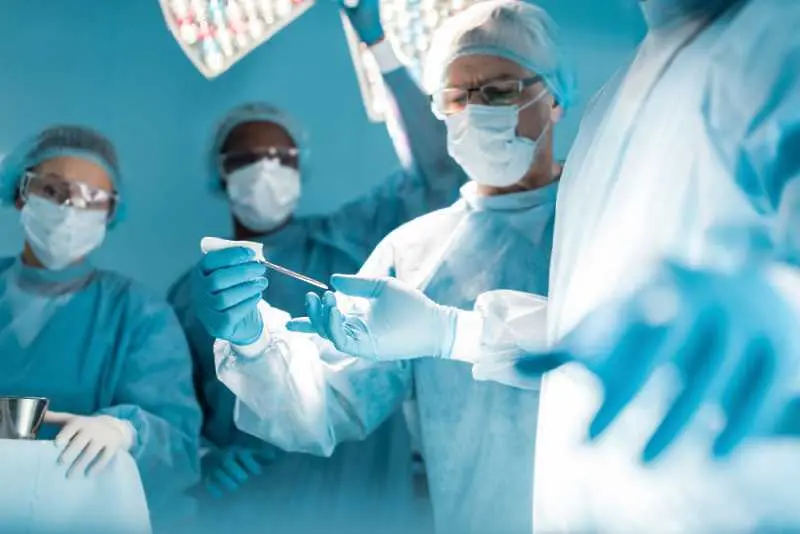 Кардиохирурзи в Плевен спасиха жена с рядка операция