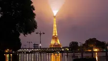 Париж отбеляза със светлинно шоу 130-годишнината на Айфеловата кула 