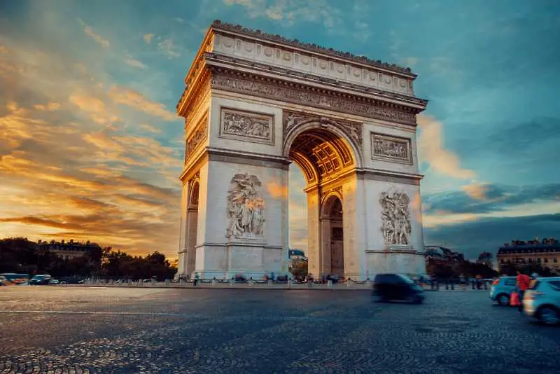 „Жълтите жилетки” не спряха туристите във Франция