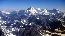 Индийски военни пилоти откриха 5 тела при акция за издирване на изчезнали алпинисти в Хималаите