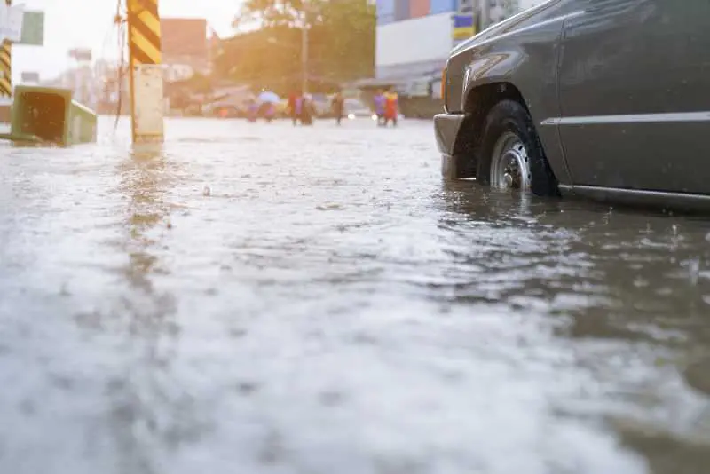 Дъждове наводниха централната градска част на Хасково