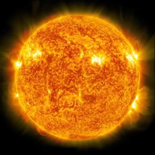 Слънцето може да попари живота на Земята със суперизригване