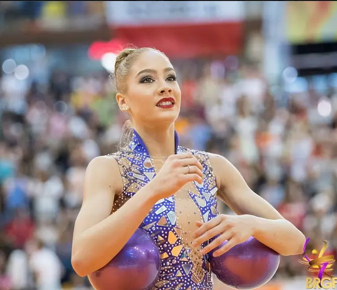 Златното момиче Елена Бинева сложи край на състезателната си кариера