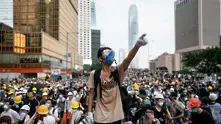 Властите в Хонконг затварят правителствените учреждения заради масовите протести 