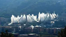 Взривиха моста в Генуа, който погуби 43 души (снимки и видео)