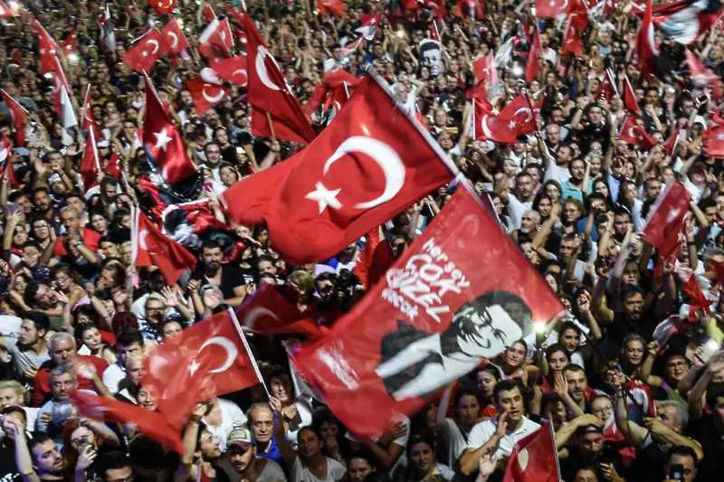  Повторното поражение за управляващите в Истанбул е тежък удар за Ердоган и може да отслаби хватката му върху властта