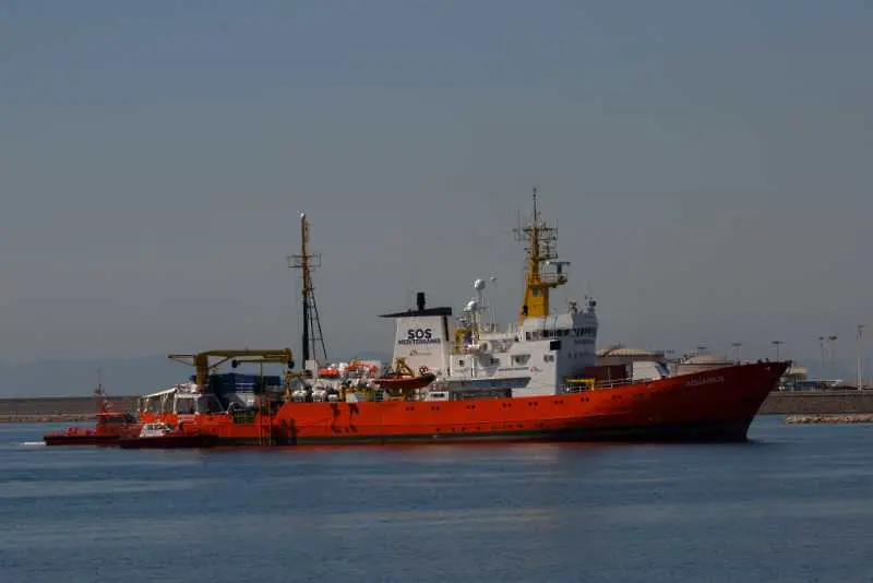 Италия готви глоби от 10 до 50 хил. евро за корабите с мигранти, които навлизат в нейни води без разрешение