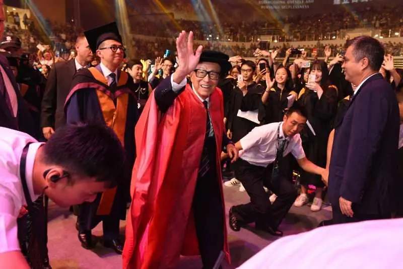 Милиардер поема образователните такси на китайски студенти в продължение на 5 години