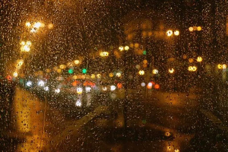 59 литра дъжд на квадратен метър в София нощес, подлезът на Лъвов мост се наводни